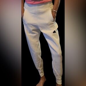 ADIDAS AEROREADY women size small 7/8